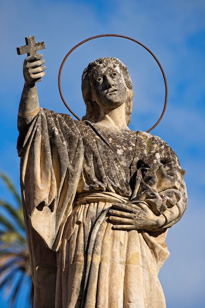 Italia Sicilia Modica Provincia di Ragusa Cattedrale di San Pietro facciata barocca statua religiosa del XVIII secolo aC