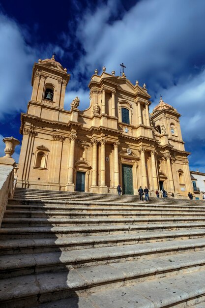 Italia Sicilia Noto Provincia di Siracusa vista della cattedrale di S Nicolo facciata barocca 1703