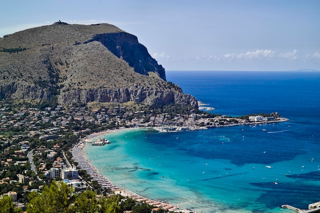 ITALIA, Sicilia, Palermo, veduta di Mondello e del Mar Tirreno