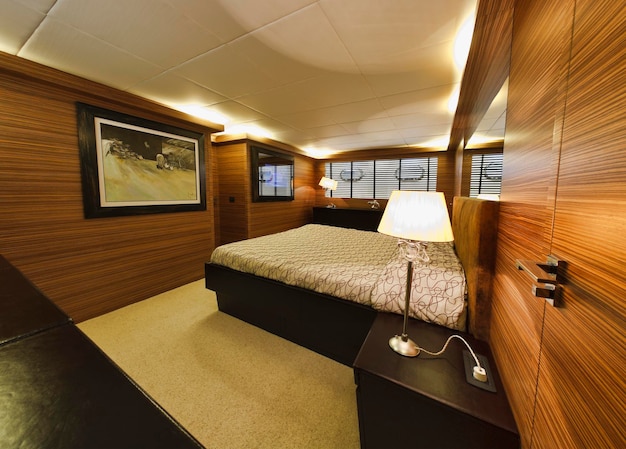 Italia, Toscana, Viareggio, Tecnomar Velvet 100' yacht di lusso, camera da letto principale