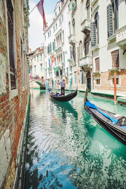 Italia Venezia 25 maggio 2019 persone in gondola che fanno il giro del canale