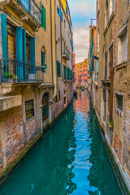 Italia. Venezia. Canale veneziano al tramonto