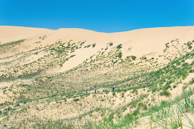 Itinerario turistico attraverso il paesaggio desertico protetto Sarykum Daghestan