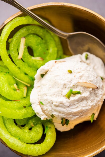 Jalebi Ice Cream combinazione di dessert indiano con una svolta