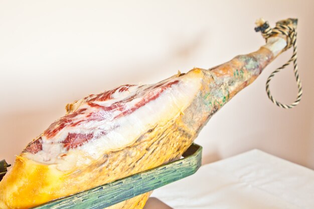 JamÃÂ³n ibÃÂ©rico; Prosciutto iberico, chiamato anche pata negra, il prosciutto più costoso del mondo