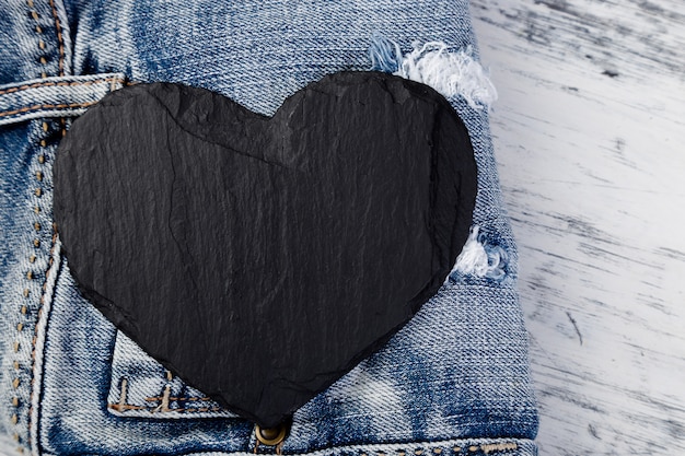 Jeans con cuore a lavagna