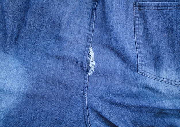 jeans strappati nella parte posteriore del sedere il concetto di pantaloni strappati o strappati I pantaloni erano strappati