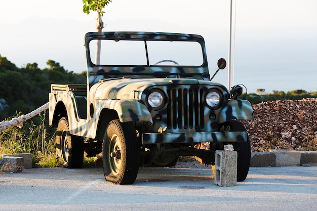 Jeep militare color cachi