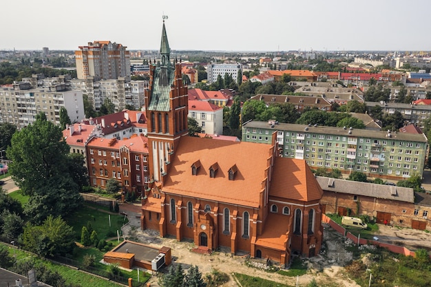 Kaliningrad, Russia, settembre 2020 - Veduta aerea della Filarmonica di Kaliningrad. Chiesa della Sacra Famiglia. La costruzione ebbe luogo nel 1904-1907