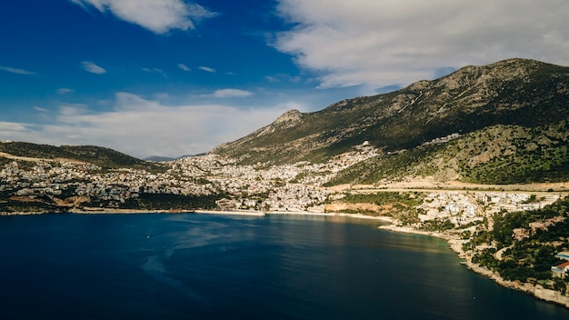 Kalkan splendida cornice di una bellissima baia, le sue splendide spiagge, la natura affascinante. La costa sud-occidentale della costa licia turca, Kalkan è la destinazione da sogno di ogni vacanziere, Antalya.