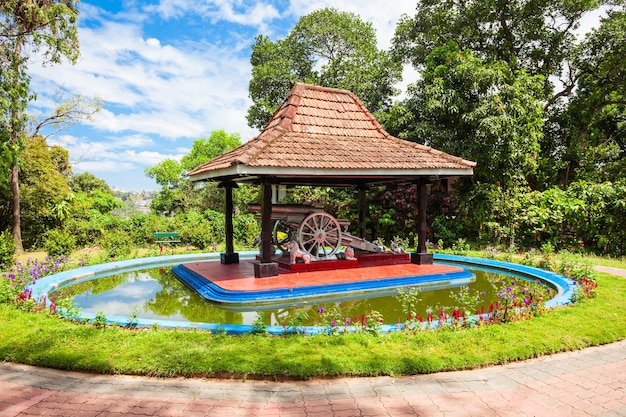 KANDY, SRI LANKA - 20 FEBBRAIO 2017: Kandy Royal Palace Park si trova nella città di Kandy, Sri Lanka. Il Royal Palace Park è un parco pubblico nel centro di Kandy.