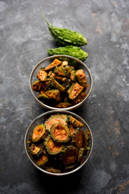 Karela Achar o Sottaceto di zucca amara, ricetta indiana popolare