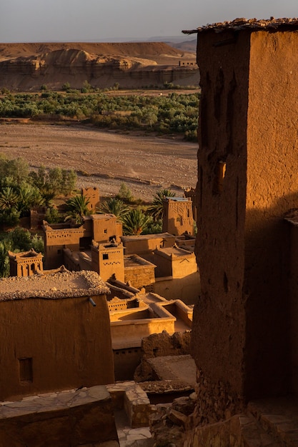 Kasbah Ait ben Haddou in Marocco con fortezze e tradizionali case di argilla