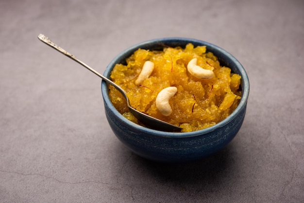 Kashi halwa o kasi halva è uno dei dolci classici e tradizionali del Karnataka a base di zucca di cenere o zucca bianca o kaddu