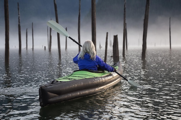 Kayak in un lago