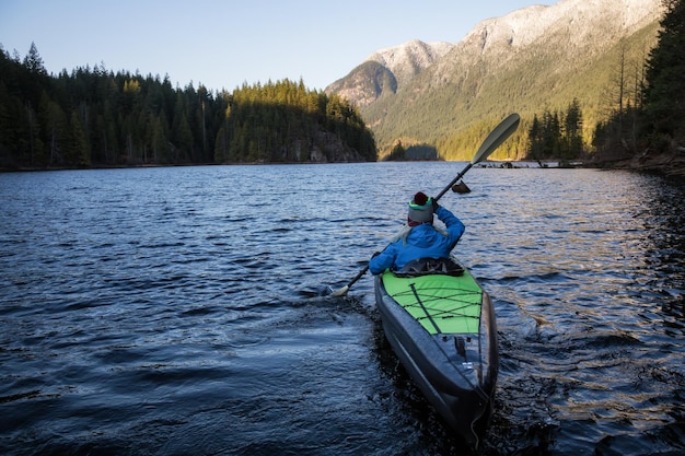 Kayak in un lago