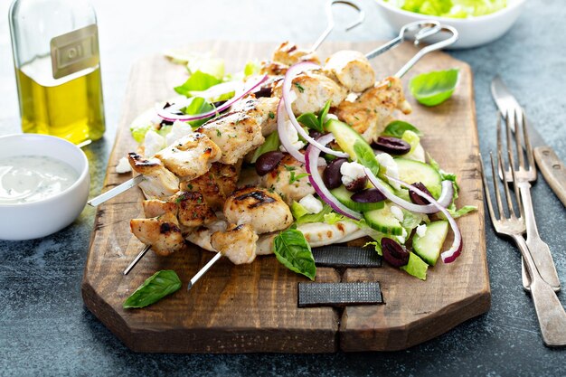 Kebab di pollo su una pita