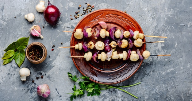 Kebab di verdure con funghi