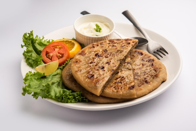 Keema Paratha Pollo o montone Tritato Focaccia ripiena