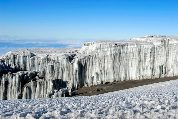 Kersten Gletscher bordo del cratere del ghiacciaio Kilimanjaro Tanzania