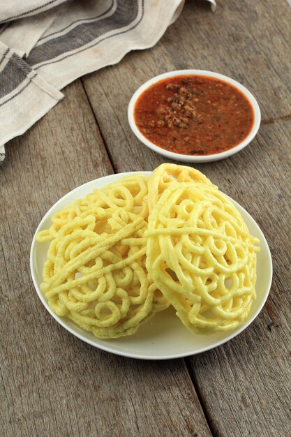 Kerupuk Mie Banjur Sambel Oncom Bandung Cibo tipico