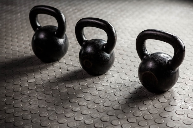 Kettlebells presso la palestra di crossfit