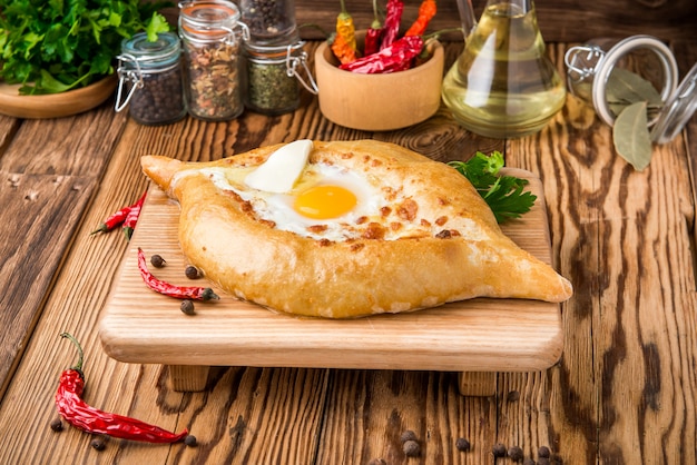 Khachapuri Ajarian da vicino