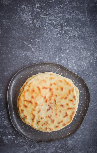 Khychin, tortilla, cibo tradizionale balkar, dorso scuro