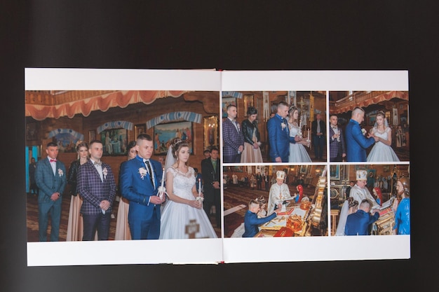 Kiev Ucraina 15 maggio 2019 Pagine di fotolibro di matrimonio o album di nozze su sfondo nero