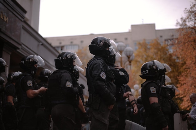 Kiev, Ucraina, 18 settembre 2018 I manifestanti prendono d'assalto un'istituzione pubblica. Polizia a pieno regime.
