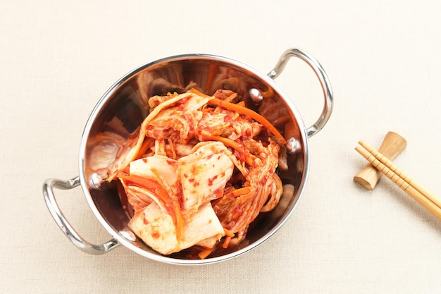 Kimchi o Kimci, un alimento tradizionale coreano, verdure fermentate in salamoia con un condimento piccante