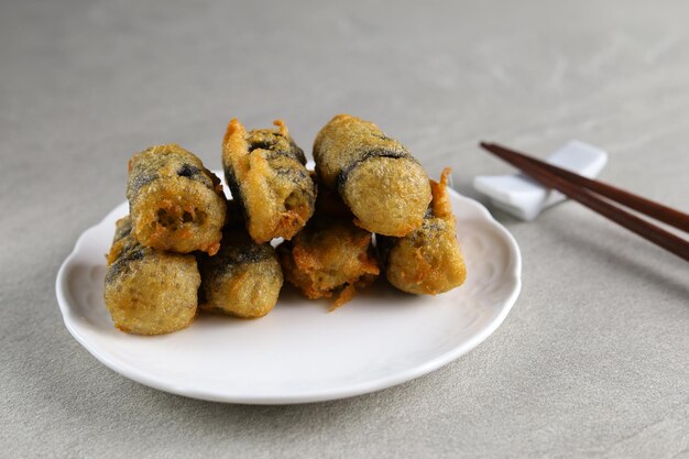 Kimmari o Gimmari Snack fritto coreano Tempura a base di rotolo di alghe ripiene a