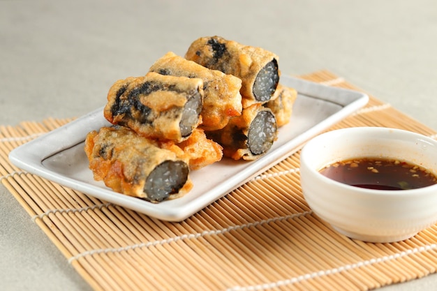 Kimmari o Gimmari, tempura di spuntino fritto coreano a base di rotolo di alghe (Laver) ripieno