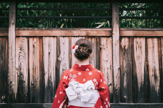 Kimono d&#39;uso della donna asiatica nel Giappone