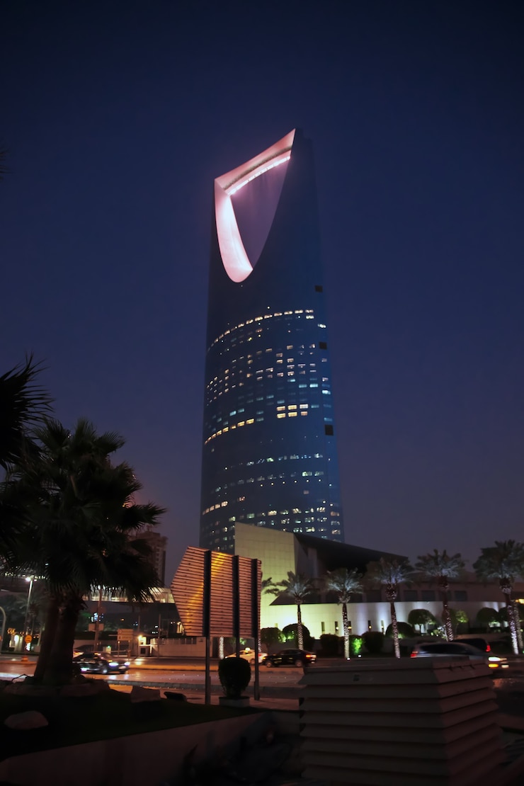 Foto kingdom centre, burj al-mamlaka a riyadh, arabia saudita