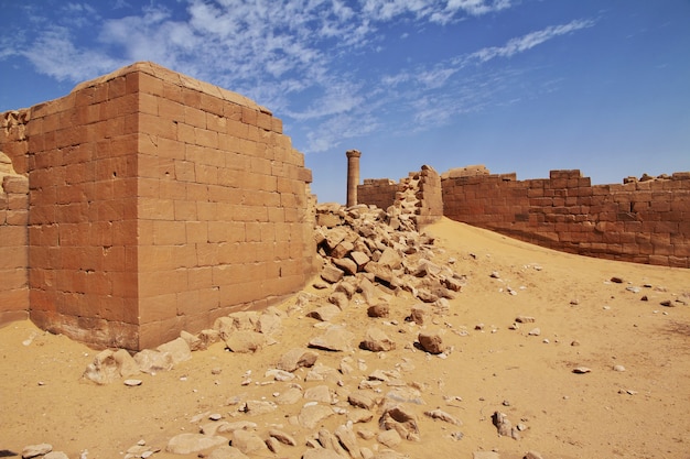 Kingdom Kush - le rovine del tempio nel deserto del Sahara del Sudan