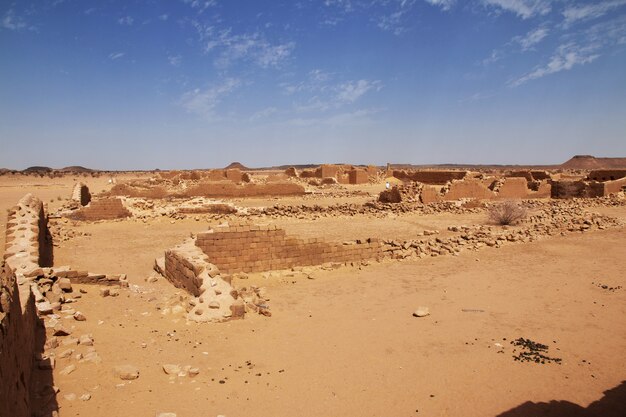 Kingdom Kush - le rovine del tempio nel deserto del Sahara in Sudan