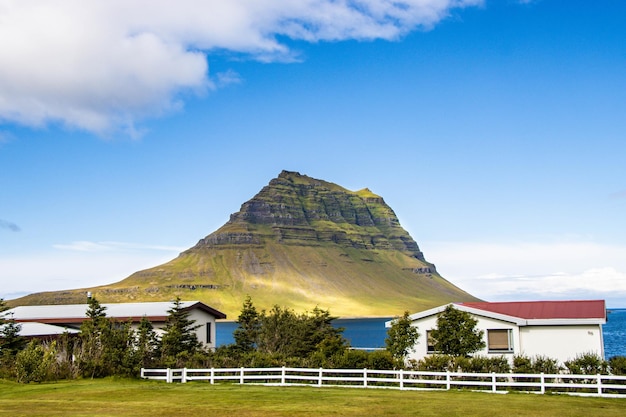 Kirkjufell e Grundarfjrur Village Islanda in estate agosto