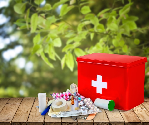 Kit di pronto soccorso con forniture mediche