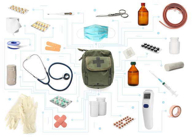 Kit di pronto soccorso Set con diverse forniture mediche su sfondo bianco