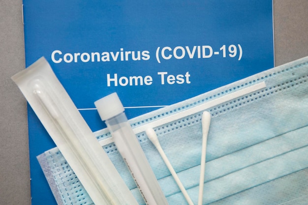 Kit per test domiciliari per coronavirus covid con tampone e provetta