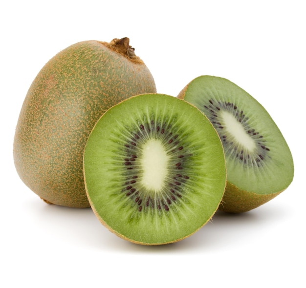 Kiwi a fette isolato su sfondo bianco ritaglio