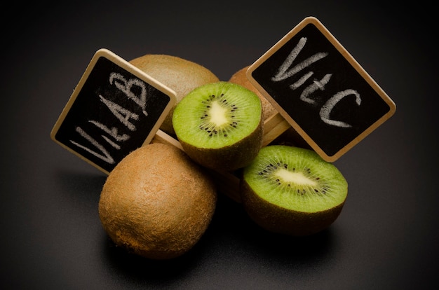 Kiwi e vitamine salutari contenute nella frutta