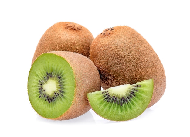 Kiwi isolato su sfondo bianco