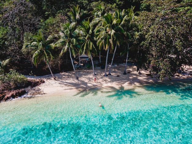 Koh Wai Island Trat Thailandia vicino a Koh Chang con un bungalow di bambù in legno sulla spiaggia