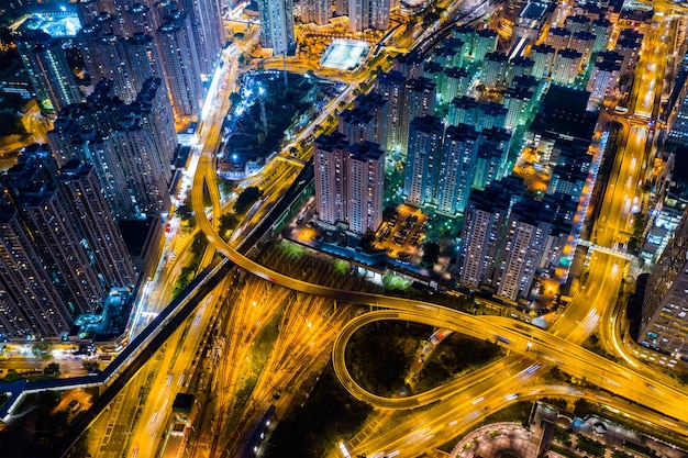 Kowloon Bay, Hong Kong 25 aprile 2019: Veduta aerea della città di Hong Kong di notte