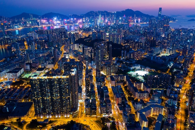 Kowloon City, Hong Kong 22 settembre 2019: Vista dall'alto della città di Hong Kong di notte