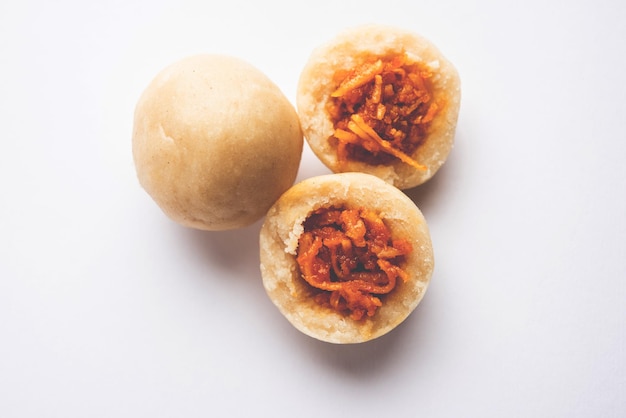 Kozhukatta o kolukattai pidi sono gnocchi al vapore fatti con farina di riso ripieno di jaggery di cocco