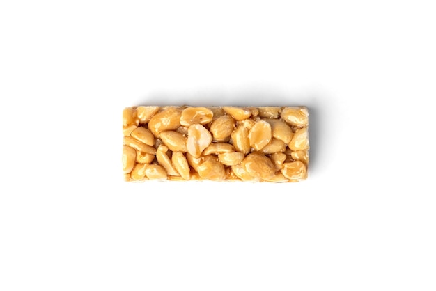 Kozinaki di arachidi isolato su uno sfondo bianco