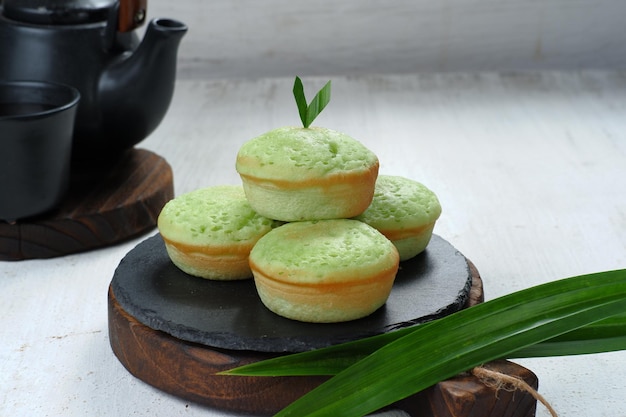 kue apam o apem spuntino dolce tradizionale indonesiano.